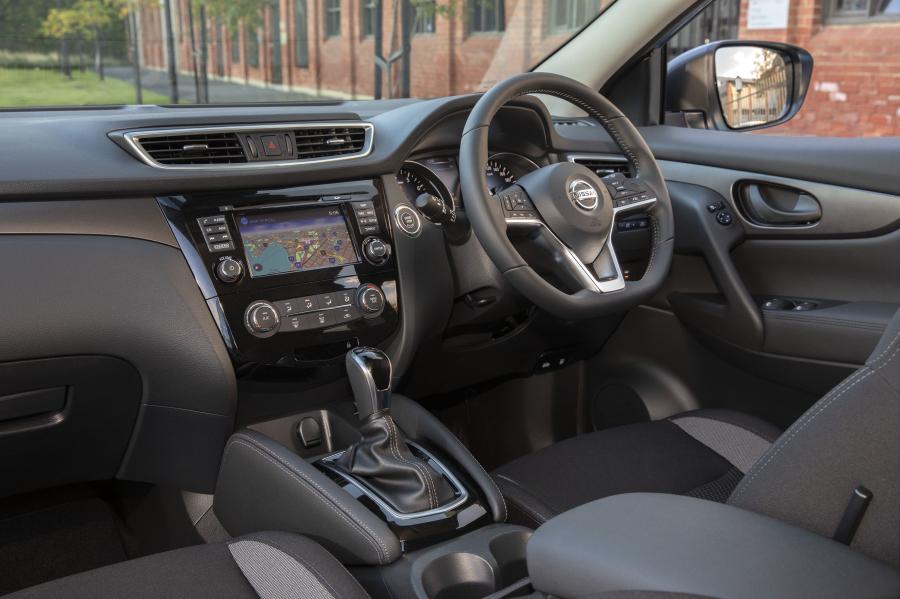 Интерьер Nissan Qashqai ST+ 2019 года  (AU) (фото 18 из 24)